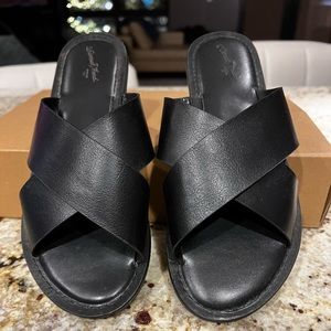Classy slides! Size 7  I usually were a 7.5 and these fit. Worn 1 time